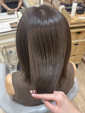 ボネッカ 鶴見(BONECCA) イルミナ透明感ブラウン【柳澤優名】