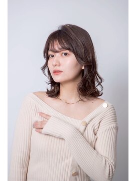 ルフュージュ バイ プロデュース 相模大野店(Refuge by Produce) 外ハネミディアム/ココアブラウン/バタフライカット