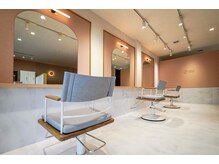 女性専門店らしく店内は優しいピンクとアースカラーで癒しを♪