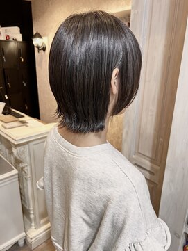 キャアリー(Caary) 福山美容室caary 切りっぱなしボブ外ハネ顔周りレイヤー10代20代