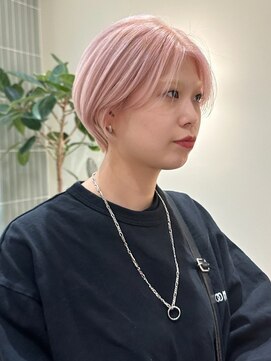 ホワイトピンクショートボブ