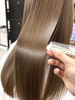 ジュノヘアーアンドアイラッシュ あざみ野(juno hair&eyelash)の写真/髪質や状態に合わせたダメージレス縮毛矯正！強いクセも毛先まで柔らかくまとまる自然な仕上がりが大人気☆