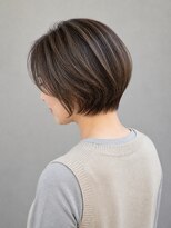 カノア(CANNOA.)&nbsp;自然な白髪ぼかしショートボブ