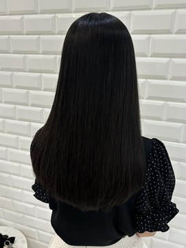 リルミー(Lilme) 縮毛矯正でツヤツヤ真っ直ぐなヘアに＊まゆ