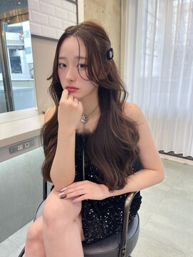 リリー(Lilley) くすみベージュ×姫カットレイヤー×韓国風巻き【ayana】