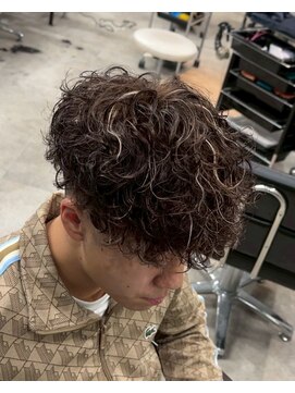 イーラ(era) スペインカールパーマ/メンズ/刈り上げ/眉毛/ツイスト