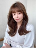 後れ毛が可愛い顔周りハイレイヤーロングチェリーブラウン