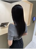 清楚な艶をまとう【美髪ストレートロングヘア】自然な上品さ