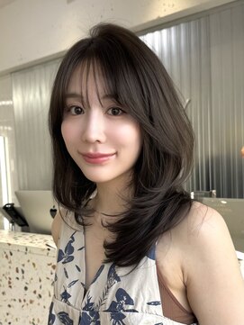 オニキス(ONYX) T218大人レイヤーカットナチュラルグレージュミディアム表参道