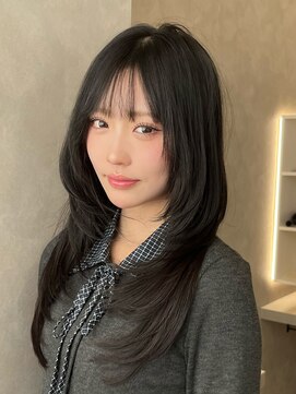 オムニス 表参道(Omnis) 暗髪黒髪ざくざくレイヤーハッシュカットバタフライカット表参道