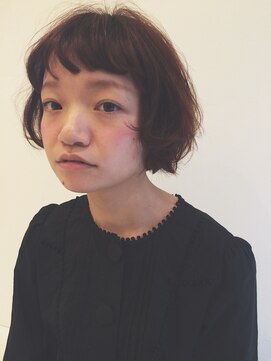シー(she.) ドライな質感のラフパーマボブ