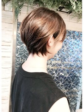 ミッシェル アフロート(michelle afloat) ２０代３０代４０代５０代小顔くびれラウンドCカーブショート