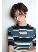 前髪長めのハンサム前下がりショート
