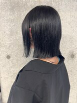 スウィープ 平尾(sweep)&nbsp;切りっぱなしの前下がりボブ/偽黒染めのブルーブラック