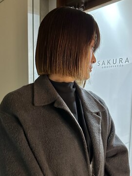 サクラ オモテサンドウ(SAKURA) 切りっぱなしボブ×グラデーションカラー