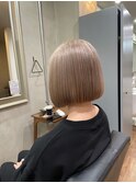 アッシュベージュ×切りっぱなしボブ