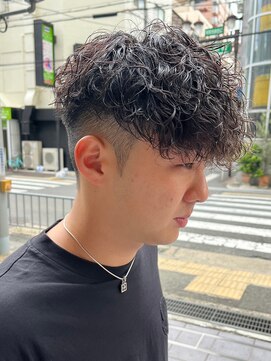 エルマーク 京都河原町(L-MARK) スペインカールスパイラルパーマツイストパーマフェード短髪