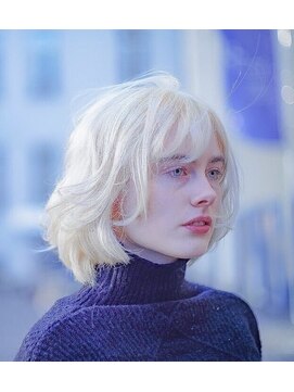 アルモワール(Armoire) ホワイト/ブロンド/レイヤー/ボブ