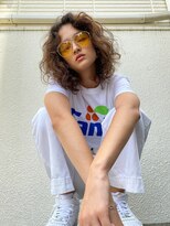 アデ オモテサンドウ(ade omotesando)&nbsp;人気のレイヤーボブを癖を活かして作るウェーブヘア