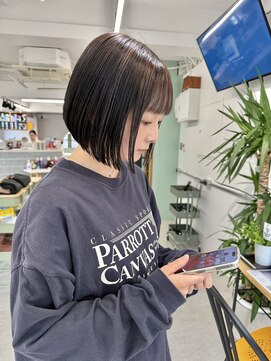 ヒビヲ(HIBIO) ショートボブ切りっぱなしボブタッセルボブミルクティーベージュ