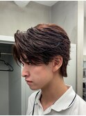 大人の抜け感を演出する、今トレンドのフェザーパーマ
