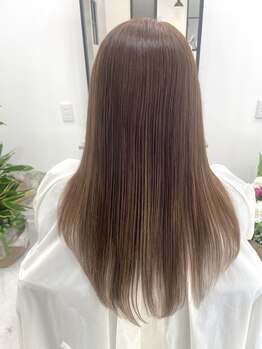 コスメ縮毛矯正や酸性ストレートを駆使し、うねりや広がりをケア。あなたの髪をさらさらストレートに☆