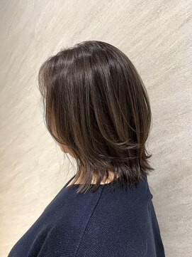 ひし形シルエットの大人レイヤーボブ