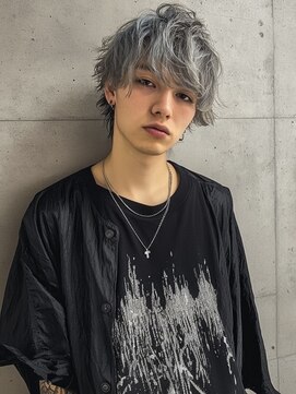 ネハス(nehus.) MEN’S HAIR/サーフカール/刈り上げセンターパート/ブリーチ