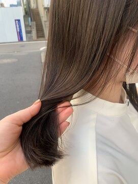 バズ(BUZZ) アッシュグレージュで透明感○