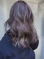 タミー 武蔵小杉(TAMMY)&nbsp;レイヤーカットコントラストハイライトグレージュケアブリーチ