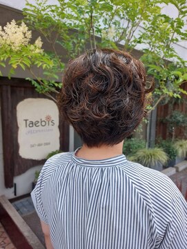 タエビスアリッサム(Taebis Alyssum) くせ毛パーマ(3Dカラー、北習志野、くせ毛ショート)