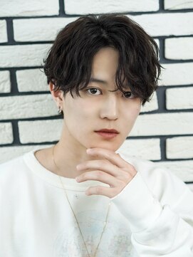 オーシャントーキョーオーバー 渋谷(OCEAN TOKYO OVER) 波巻き束感ショートマッシュパーマウルフセンターパート