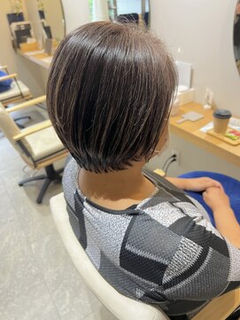 パラゴ(PARAGO.) 《緑橋/城東区/女性サロン》白髪ぼかし×ショートベア