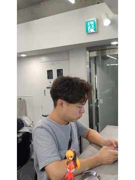 クロムトウキョウ ザ バーバー ネオン 新宿店(CHROM TOKYO the Barber ne/on) 毛流れセンターパート