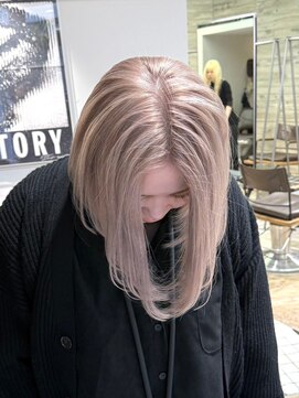 ヲタク(wotaku.) ホワイトシルバーハイトーンダブルカラーケアブリーチミニボブ