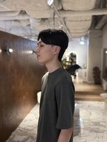 ウノプリールヴァモス(unopulir Vamos)&nbsp;センターパート刈り上げなしツーブロあり