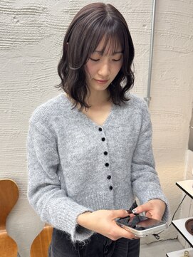 チョコレートブラウン/ミディアムボブ/顔まわりカット