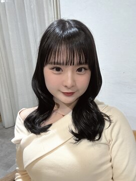 ロロネー(Lolonois) 上品なダークブラック×レイヤーカット