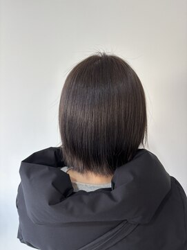 ドゥブラン(de blanc) 透明感グレージュ