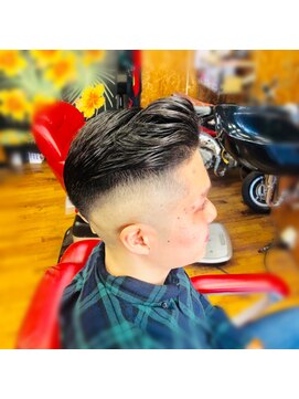 サンアンドマーリィズバーバー 駅前店(SON&MARLEY'S BAR BER) 7:3風フェード