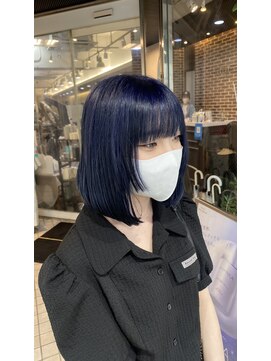 ヘアーアンドメイク ビス(HAIR&MAKE bis) ネイビーブルー/透明感カラー【山崎ほのか】