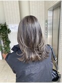 グレージュハイライトにレイヤーカット