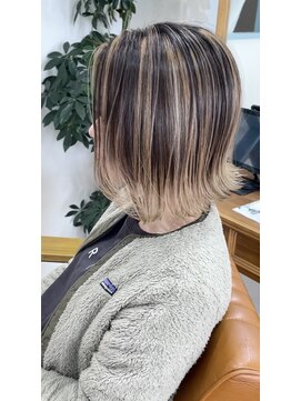 アイル(I'll) ダブルカラーハイライトひし形ショートボブレイヤーボブ30代40代