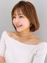 ピンクベージュ小顔カット透け感艶カラーレイヤーミディアム