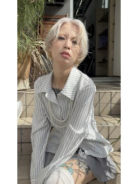 フィン(fin,) White blonde