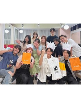 カミカリスマ 2023/24/25の3年連続受賞美容師◎全国53万人いる美容師から73人の選ばれた実力派stylist在籍!