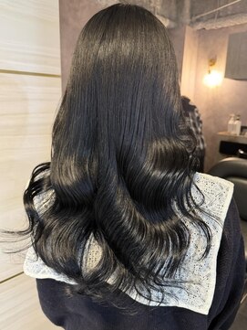 エルバイラビス 大宮(elu by lovis) 《高橋亜美》ブルーブラック/大宮/艶カラー