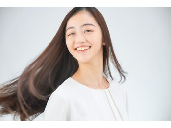 ルーツヘアー(Roots hair)の写真/透明感・立体感を演出する高技術を体験できる☆厳選した薬剤で理想のスタイルに♪