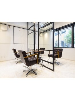 豊富な知識と高い技術力をもったStylistがマンツーマンで丁寧に施術◆あなたのパートナーSalonに…☆