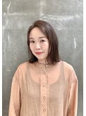 ナチュラルベージュ×切りっぱなしミディアムボブ